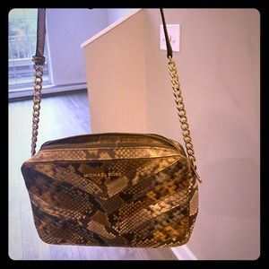 Michael kors crossbody bag